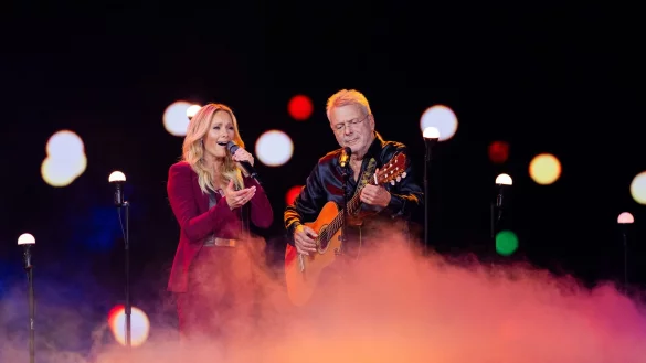 Sängerin Helene Fischer und Sänger Reinhard Mey. - © Rolf Vennenbernd/dpa