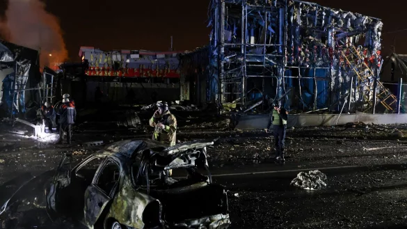 Die südostukrainische Großstadt Saporischschja wird immer wieder vom russischen Militär mit Gleitbomben angegriffen. - © Kateryna Klochko/AP/dpa