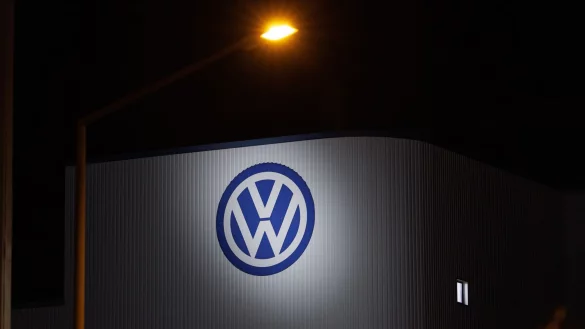 Die zähen Tarifverhandlungen zogen sich zum Teil bis tief in die Nacht. - © Friso Gentsch/dpa