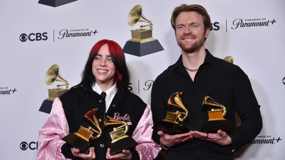 Billie Eilish und ihr Bruder Finneas haben gemeinsam schon viele Preise gewonnen. Im Blickpunkt steht aber eher die S&auml;ngerin. (Archivfoto) - &copy; Richard Shotwell/AP/dpa