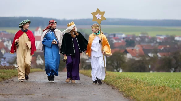 Unter dem Leitspruch «Erhebt Eure Stimme! Sternsingen für Kinderrechte» starten die Sternsinger in das 67. Dreikönigssingen. (Archivbild) - © Thomas Warnack/dpa