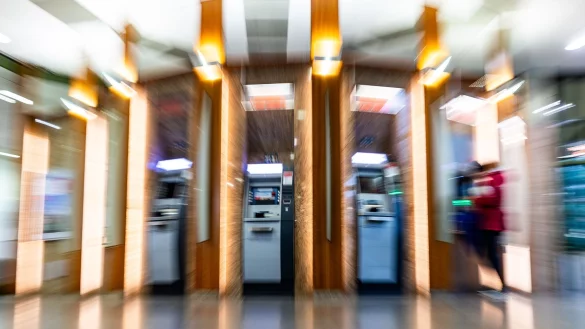 Wird hier vor Weihnachten noch das Bargeld knapp? - &copy; Sascha Lotz/dpa