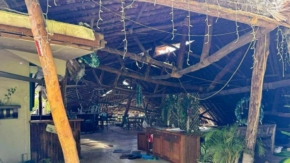 Mindestens 14 Menschen kamen bei dem Erdbeben ums Leben. - © Tim Cutler/Tim Cutler/AP/dpa