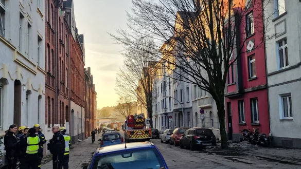 Das Haus soll schnell wieder bewohnbar gemacht werden. - © Erwin Pottgiesser/dpa