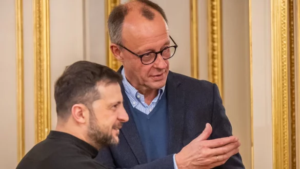 Unions-Kanzlerkandidat Merz ist für einen Tag in Kiew. - © Michael Kappeler/dpa