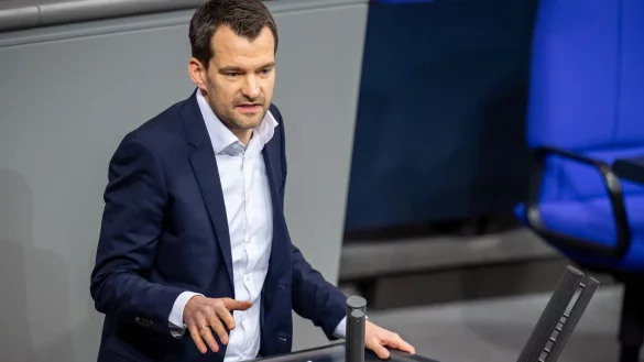 Entlastungen bei der Einkommensteuer drohen im Bundestag zu scheitern. (Archivbild) - © Michael Kappeler/dpa