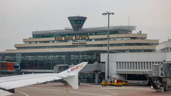 Eine technische St&ouml;rung bei der Deutschen Flugsicherung hat auch an den Flugh&auml;fen K&ouml;ln/Bonn und D&uuml;sseldorf den Flugbetrieb beeintr&auml;chtigt. - &copy; Jan Woitas/dpa