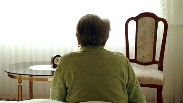 Morgens immer f&uuml;rchterlich m&uuml;de: Viele &Auml;ltere k&ouml;nnen beim Thema Schlafst&ouml;rungen mitreden. - &copy; Heiko Wolfraum/dpa/dpa-tmn