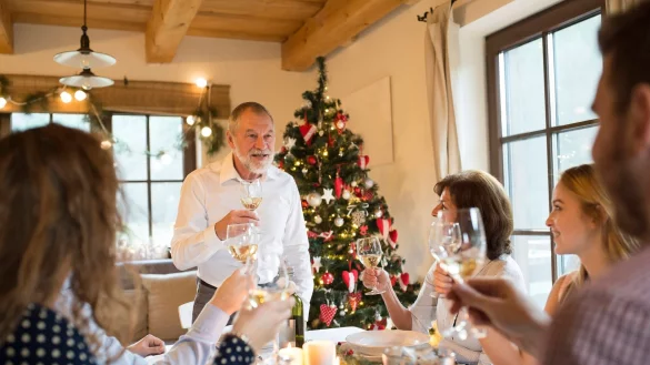 Den Druck rausnehmen: Wer an Weihnachten &laquo;Trigger-Fragen&raquo; von der Verwandtschaft erwartet, kann sich im Vorfeld schon &laquo;entsch&auml;rfende Antworten&raquo; &uuml;berlegen. - &copy; Halfpoint/Westend61/dpa-tmn