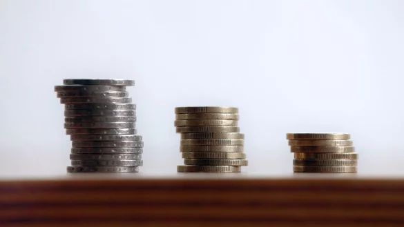 Geld auf die hohe Kante als Notgroschen oder f&uuml;r Krisenzeiten - vielen Menschen sind diese Ziele beim Sparen derzeit besonders wichtig. (Foto Illustration) - &copy; Karl-Josef Hildenbrand/dpa