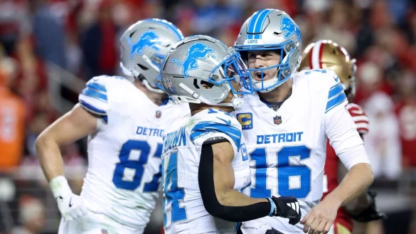 Die Detroit Lions um Quarterback Jared Goff (r.) und Wide Receiver Amon-Ra St. Brown spielen die beste Saison ihrer Geschichte. - &copy; Jed Jacobsohn/AP/dpa
