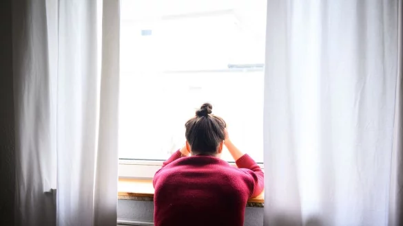 Die nordrhein-westf&auml;lische Landesregierung hat einen Aktionsplan gegen Einsamkeit verabschiedet (Symbolfoto). - &copy; Jonas Walzberg/dpa