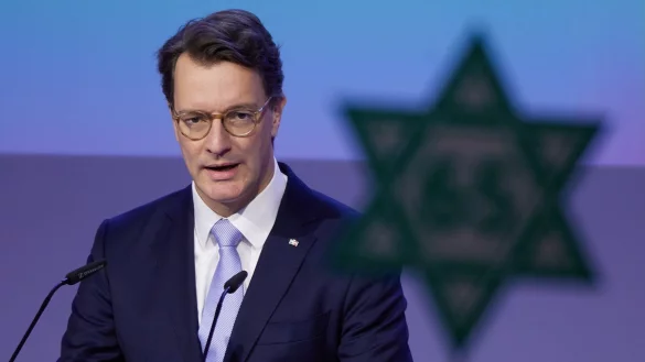 NRW-Ministerpr&auml;sident Hendrik W&uuml;st blickt ein Jahr nach dem Hamas-Angriff auf Israel mit Sorge auf den Nahen Osten. (Archivbild) - &copy; Joerg Carstensen/dpa