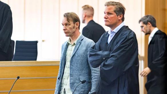 Verteidiger Friedrich F&uuml;lscher (r.) hat einen Freispruch f&uuml;r seinen Mandanten Christian B. gefordert. (Archivbild) - &copy; Michael Matthey/dpa Pool/dpa