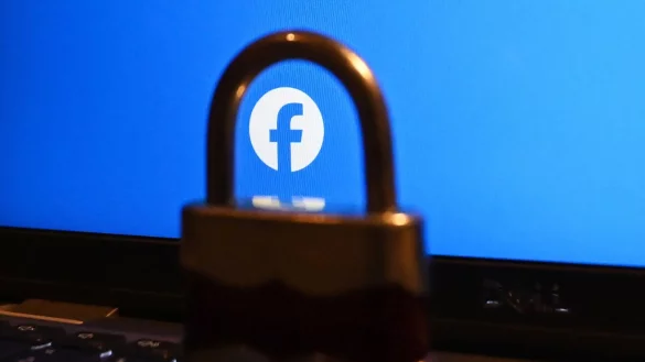 Anfang April 2021 wurden Daten von rund 533 Millionen Facebook-Nutzern aus 106 Ländern im Internet öffentlich. (Symbolbild) - © Anna Ross/dpa