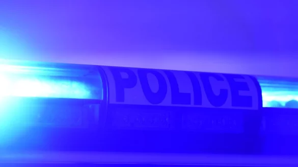 Franz&ouml;sischer Streifenwagen: In Rennes ist ein f&uuml;nfj&auml;hriges Kind durch Sch&uuml;sse lebensgef&auml;hrlich verletzt worden. (Symbolbild) - &copy; Patrick Seeger/dpa