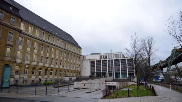 Sechs Tochterfirmen des Autozulieferers WKW sind insolvent. Insolvenzverwalter Exner ist guter Dinge, im laufenden Sanierungsprozess einen Investor zu finden. Der Geschäftsbetrieb läuft unterdessen weiter. (Symbolbild) - © Caroline Seidel/dpa