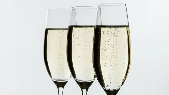 Wer einen Sekt bevorzugt, der wirklich herb im Geschmack ist, sollte auf die «brut»-Kennzeichnung achten. - © Franziska Gabbert/dpa-tmn