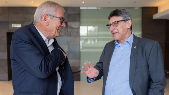 Die Tarifparteien haben den am Dienstag in Hamburg vereinbarten Pilot-Abschluss &uuml;bernommen. (Archivbild) - &copy; Rolf Vennenbernd/dpa