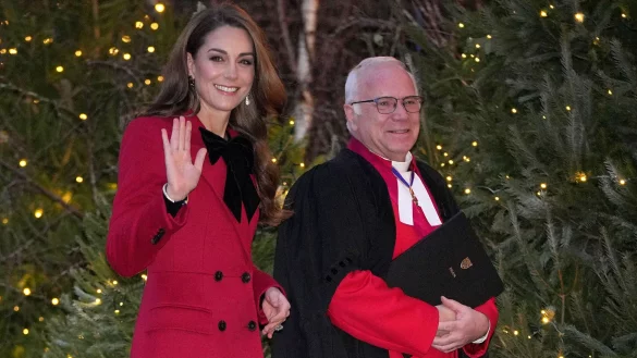 Kate (l.) organisiert den Gottesdienst seit einigen Jahren. - &copy; Kin Cheung/AP