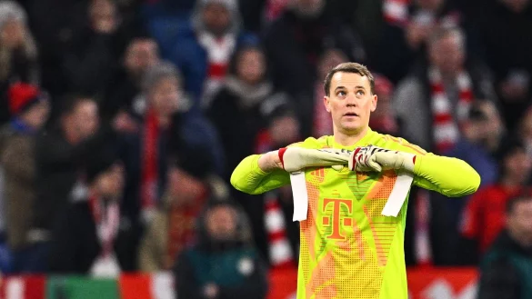 Fr&uuml;hes Arbeitsende nach dem ersten Platzverweis als Profi: Manuel Neuer. - &copy; Tom Weller/dpa