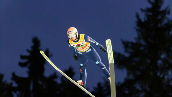 Springt weiter ohne große Fehler: Pius Paschke. - © Philipp von Ditfurth/dpa