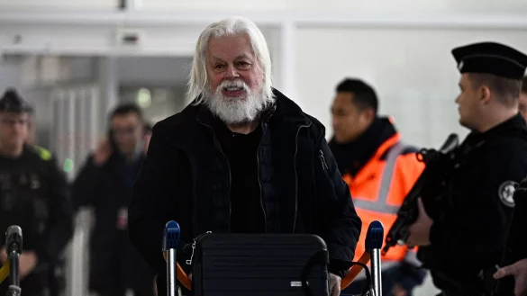 Walfanggegner Watson wieder in Frankreich. - &copy; Julien De Rosa/AFP/dpa