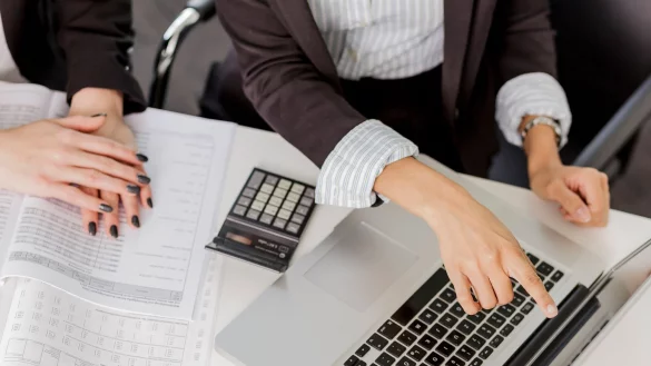 Schau mal kurz: Manchmal muss es schnell gehen und da helfen die sogenannten Shortcuts, um &uuml;ber die Tastatur Funktionen auszuf&uuml;hren. - &copy; Monique W&uuml;stenhagen/dpa-tmn