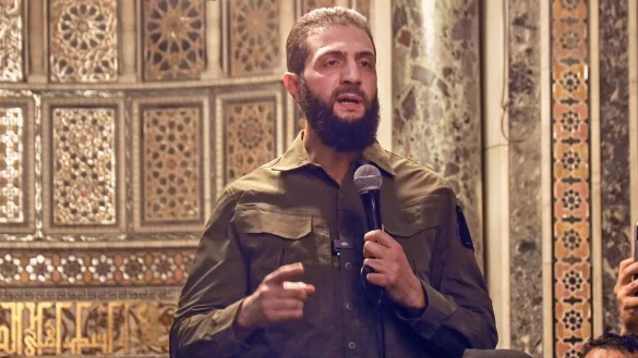 Für Ahmed al-Scharaa beginnt ein neues Kapitel mit internationalen Kontakten. - © Omar Albam/AP/dpa