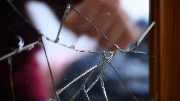 Erlebt ein Elternteil Gewalt, kann das auch die Kinder stark belasten. - &copy; Jonas Walzberg/dpa/dpa-tmn