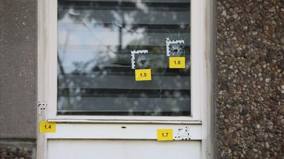 Ein 21-Jähriger sitzt wegen mutmaßlicher Beteiligung an Drogengeschäften in U-Haft. Jetzt fand die Polizei heraus, dass er auch am Raub einer großen Menge Cannabis aus einer Lagerhalle in Hürth beteiligt gewesen sein soll. (Archivbild) - © Sascha Thelen/dpa