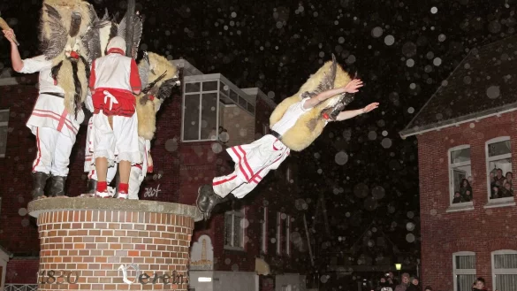 Die Polizei r&uuml;stet sich f&uuml;r den umstrittenen Nikolausbrauch &laquo;Klaasohm&raquo; auf der Nordseeinsel Borkum. (Archivfoto) - &copy; Reinhold Grigoleit/dpa