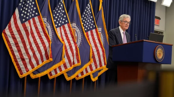 Powell will seinen Posten trotz Kritik Trumps nicht räumen. (Archivbild) - © Mark Schiefelbein/AP/dpa