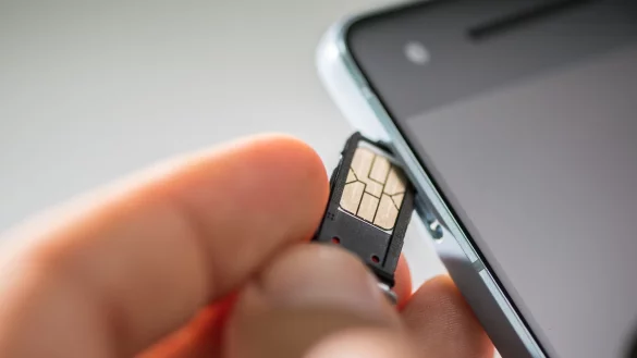 Mobilfunkanbieter dürfen nicht in jedem Fall Gebühren für eine Ersatz-SIM-Karte verlangen. - © Franziska Gabbert/dpa-tmn