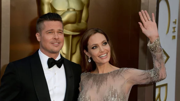 Nach mehr als acht Jahren sind die Papiere nun endlich unterzeichnet: Brad Pitt und Angelina Jolie gehen offiziell als geschieden ins neue Jahr. (Archivbild) - &copy; Mike Nelson/EPA/dpa