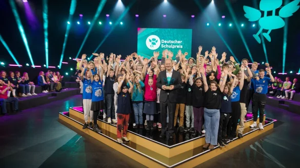 Bundeskanzler Olaf Scholz (SPD) w&uuml;rdigte die Preistr&auml;ger und lobte die Leistungen der Schulen in Deutschland. - &copy; Sebastian Christoph Gollnow/dpa