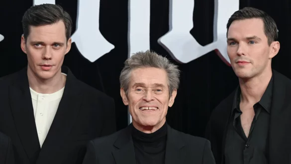 Bill Skarsg&aring;rd, Willem Dafoe und Nicholas Hoult kamen zur Weltpremiere nach Berlin. - &copy; Jens Kalaene/dpa