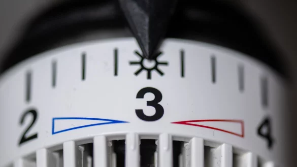 Jeder Zehnte in NRW kann sich laut Statistik angemessenes Heizen der Wohnung nicht mehr leisten. - &copy; Hendrik Schmidt/dpa