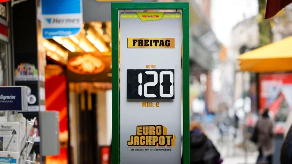 Die Maximalsumme von 120 Millionen Euro im Eurojackpot hat auch in NRW wieder für Aufregung gesorgt. (Symbolbild) - © Thomas Banneyer/dpa