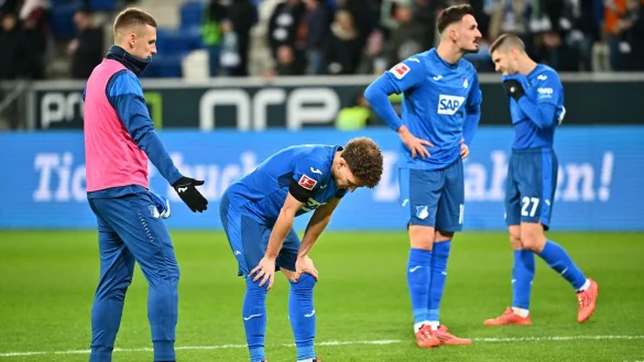 Frustrierte Hoffenheimer Profis nach dem 1:2 gegen Gladbach. - &copy; Jan-Philipp Strobel/dpa