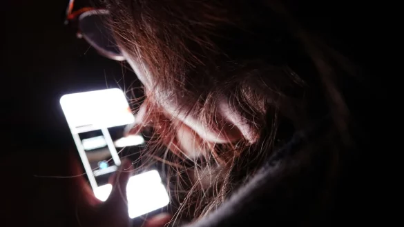 F&uuml;r die Umsetzung des Gesetzes sind die Tech-Unternehmen verantwortlich. (Symbolbild) - &copy; Weronika Peneshko/dpa/dpa-tmn