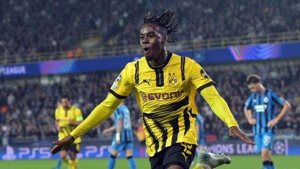 Dortmund-Profi Jamie Bynoe-Gittens gelangen zum Champions-League-Auftakt in Brügge zwei Tore. - © Federico Gambarini/dpa