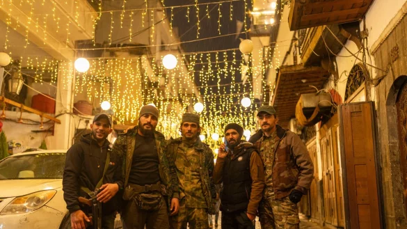 Kämpfer der Islamistengruppe HTS hatten die Assad-Regierung nach einer Blitzoffensive gestürzt. - © Mosa\\\'ab Elshamy/AP/dpa