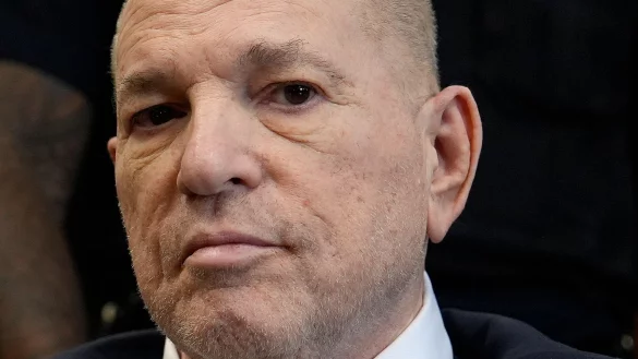 Harvey Weinstein musste laut seinen Sprechern wieder in ein Krankenhaus eingewiesen werden. (Archivbild) - &copy; Julia Nikhinson/Pool AP /AP/dpa