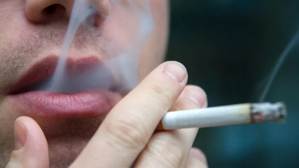 Damit der Nachwuchs nicht passiv mitraucht, sollte die Wohnung eine rauchfreie Zone sein. - &copy; Andrea Warnecke/dpa-tmn