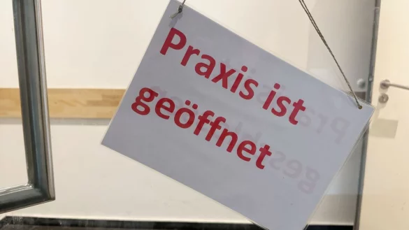 Ein Großteil der Menschen in Deutschland ist gesetzlich krankenversichert. (Symbolbild) - © Peter Kneffel/dpa