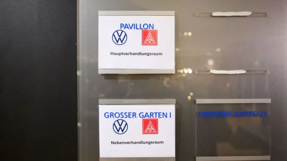 Laut IG Metall ist es die längste Tarifrunde aller Zeiten bei Volkswagen. (Archivbild) - © Julian Stratenschulte/dpa