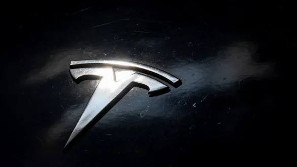 Die Beh&ouml;rde pr&uuml;ft, ob Teslas Software angemessen auf schlechte Sichtverh&auml;ltnisse reagiert. (rchivbild) - &copy; Sebastian Gollnow/dpa