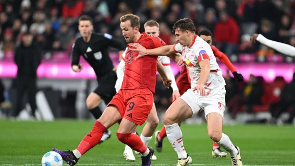 Mit der Rückkehr von Harry Kane (l) läuft der FC Bayern zu einer starken Offensivleistung auf. - © Sven Hoppe/dpa