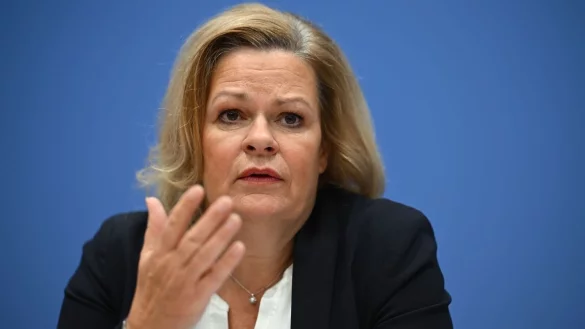 Bundesinnenministerin Nancy Faeser k&uuml;ndigt ein Durchgreifen bei Gewalt in der Silvesternacht an. (Archivbild) - &copy; Sebastian Christoph Gollnow/dpa